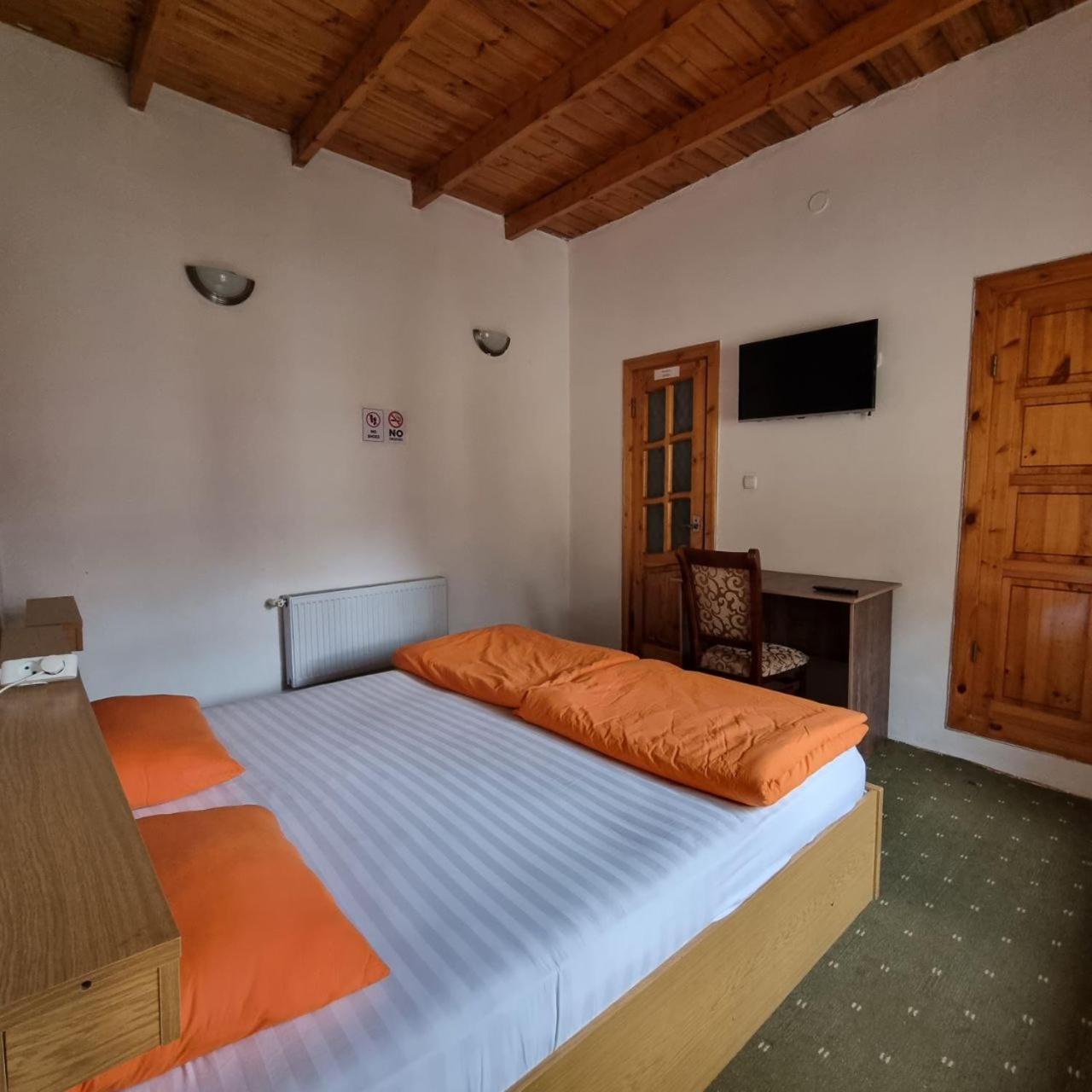 Sim Sim Hostel & Guest House Near The Church 사마르칸트 외부 사진
