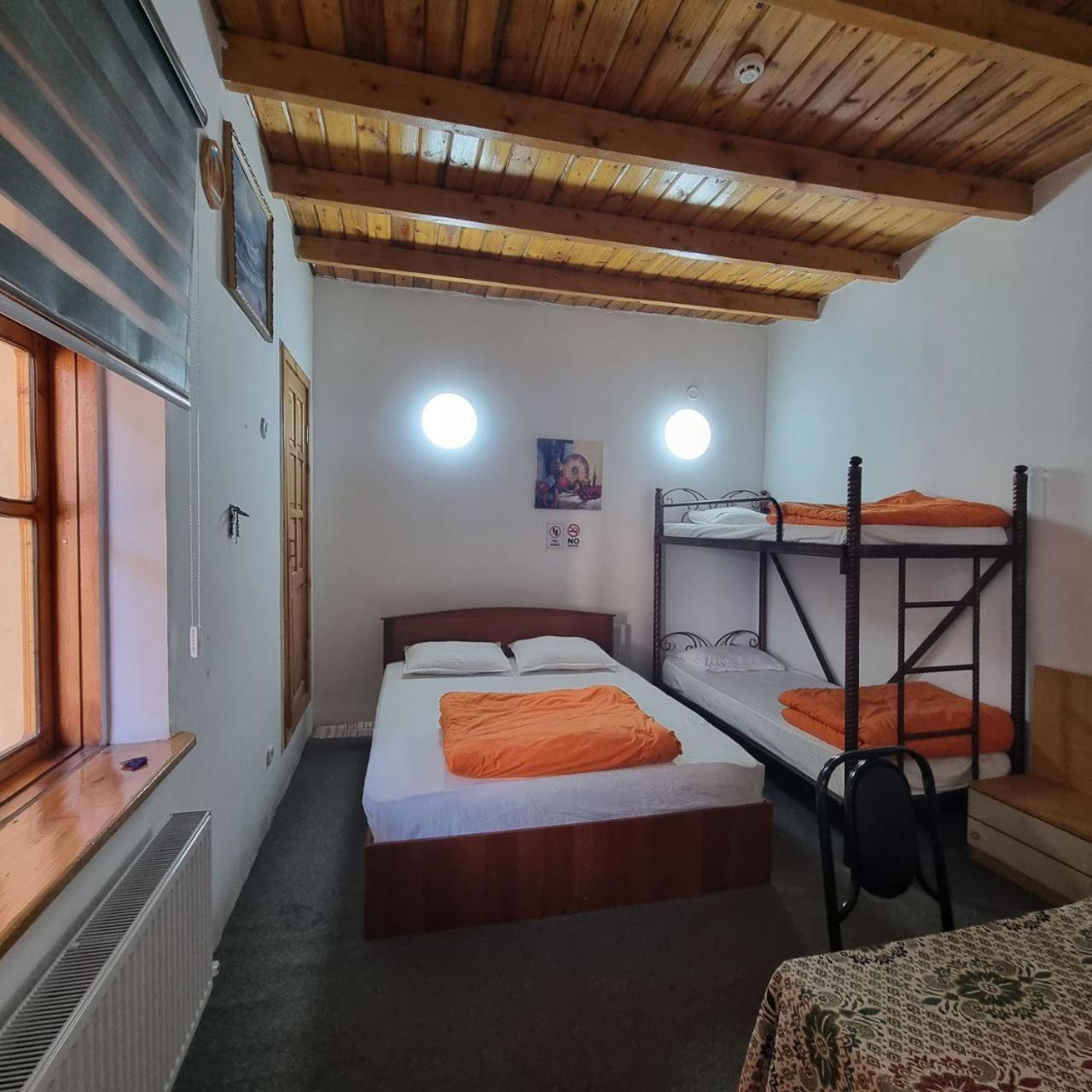 Sim Sim Hostel & Guest House Near The Church 사마르칸트 외부 사진