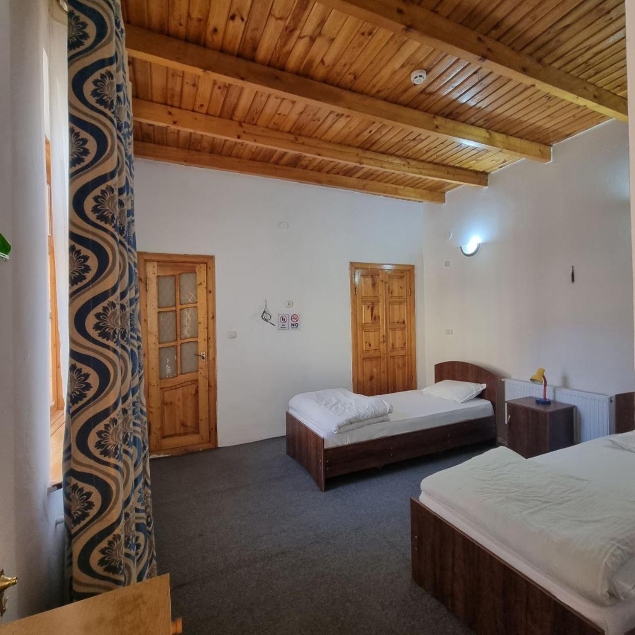 Sim Sim Hostel & Guest House Near The Church 사마르칸트 외부 사진