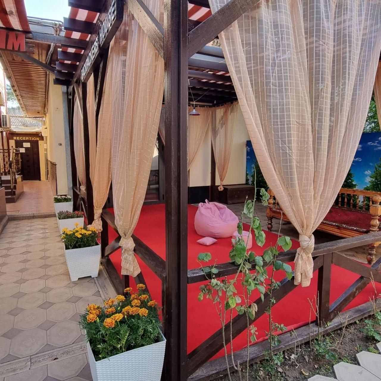 Sim Sim Hostel & Guest House Near The Church 사마르칸트 외부 사진