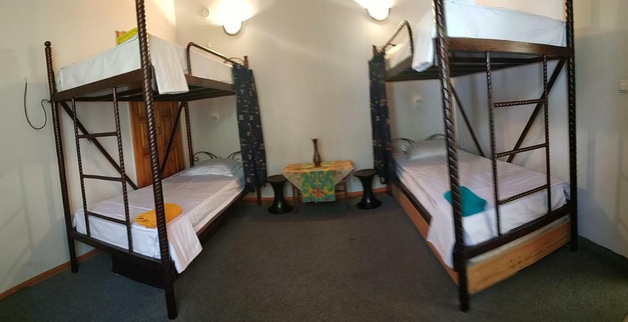 Sim Sim Hostel & Guest House Near The Church 사마르칸트 외부 사진